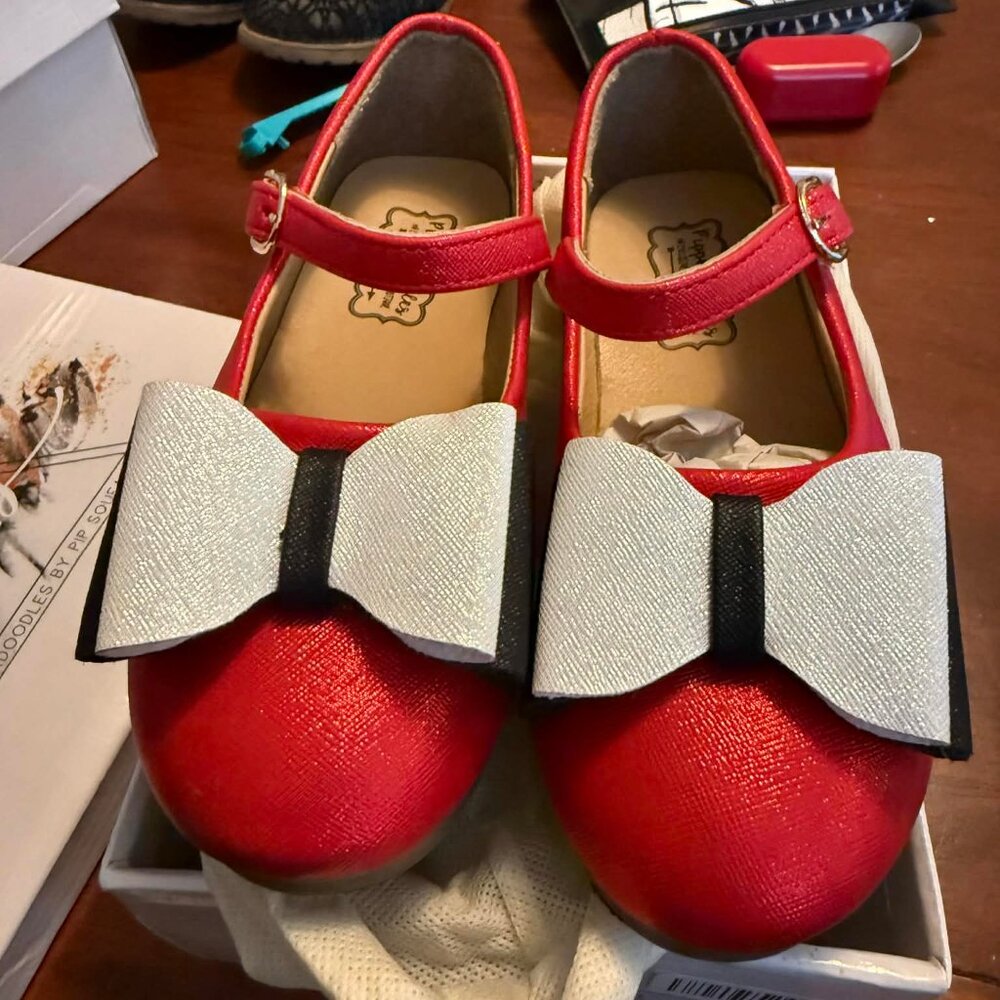 Pipperdoodles Red Bow Shoes excellent condition with box WORN ONCE Size 3